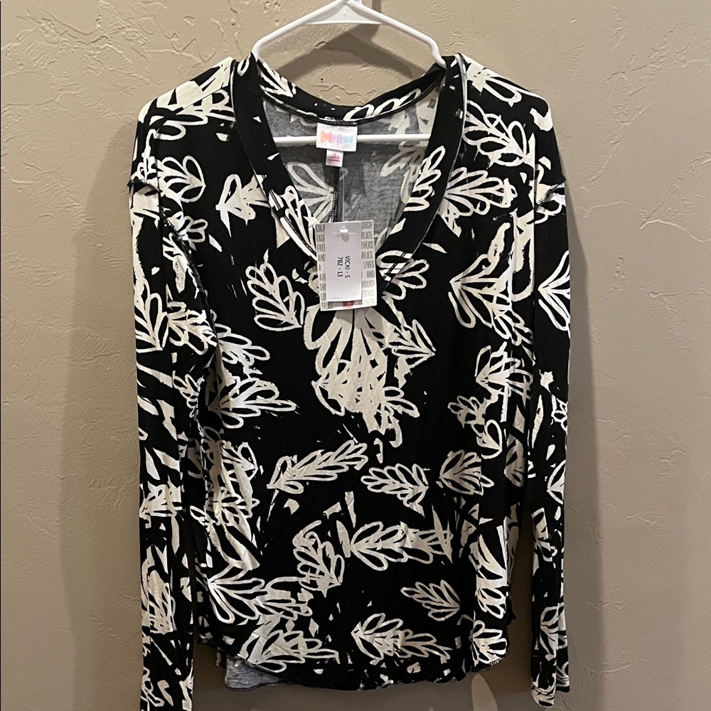 LuLaRoe Black and Cream Leaf Pattern Long Sleeve Top
